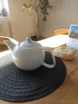 Bílá porcelánová konvice NOVÁ - 2