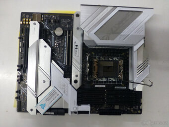 ASUS ROG STRIX Z690-A GAMING WIFI D4 - 2