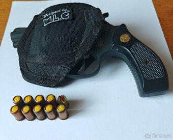 Plynový revolver - 2