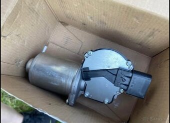 Motorek předních stěračů Audi A3 8P - 2