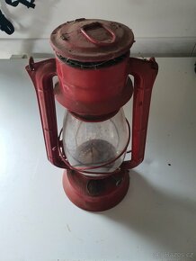 Petrolejová lampa. Pozink, červená barva za 100 Kč - 2