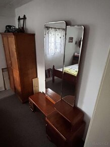 Skříňka se Zrcadlem - 2