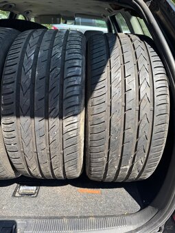 245/40R18 - 2