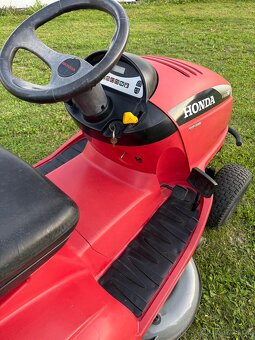 Zahradní traktůrek Honda HF 2417, 2 válec - 2