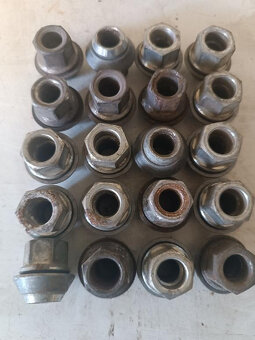 20 matic na originál alu kola FORD - 400Kč - 2