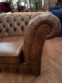 Nová, kožená sedačka Chesterfield Lux. - 2
