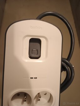 Belkin BSV604 přepěťová ochrana - 2