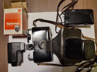 Prodám fotoaparát Zenit-E včetně obalu s přídavným bleskem - 2