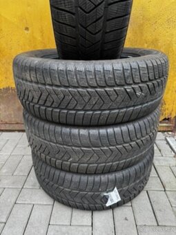 Zimní pneumatiky Pirelli 235/65/17 - 2