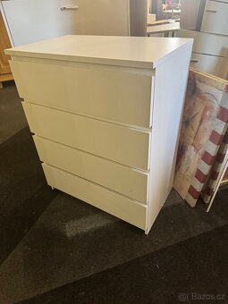 Hezká bílá 4 šuplíková komoda IKEA MALM - 2
