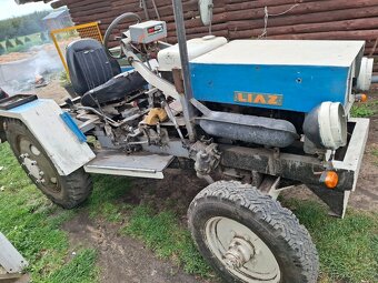 Traktor domácí výroby Škoda 1202 - 2