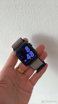 Apple Watch SE 2020 40mm plně funkční - 2