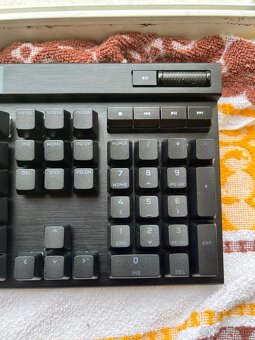 Herní klávesnice Corsair K70 RGB PRO – Cherry MX Red - 2
