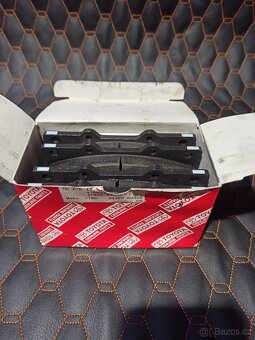 Přední brzdové destičky OEM Toyota Land Cruiser 200 - 2