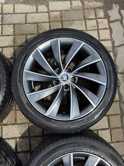 ORIGINÁL Alu Škoda PEGASUS R18, 5x112 - TOP STAV, LETNÍ - 2