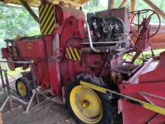 Kombajn Massey Ferguson 630 S - 2