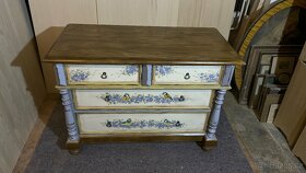 Komoda - 2