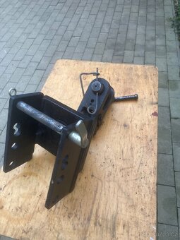 Pevný závěs  s otočným okem 40mm - 2