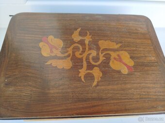 Stará dřevěná krabice - 2