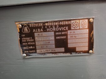 Univerzální stroj RE 22 - 2