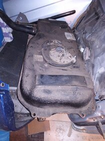 Mazda 323 - 2