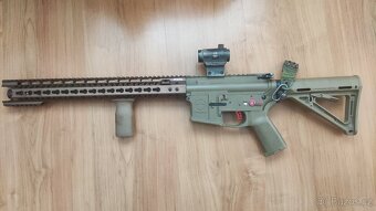Airsoft AR-15/M4 + příslušenství - 2