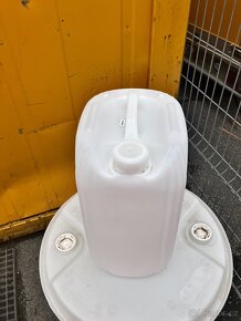 Plastový kanystr 20l od potravinářských produktů - 2