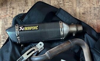Akrapovic+svody - 2