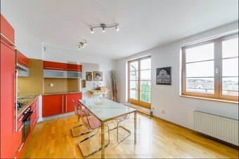 Pronájem jedinečného bytu 2+1, 85 m2 - Praha - Břevnov - 2