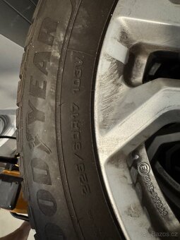 Kompletní sada zimních kol Goodyear + Disky Dezent - 2