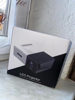 Mini projektor k Telefonu, Pc,… - 2