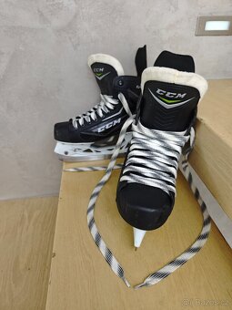 Nové Hokejové brusle CCM Rybcor 64K vel.38,5 - 2