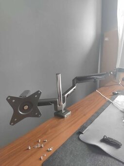 DRŽÁK NA DVA MONITORY / 17" až 32" - 2