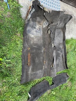 BMW E30 černý koberec 6vál - 2