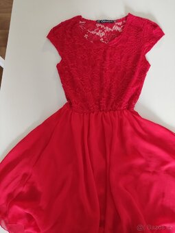 Červené šaty - 2