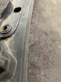 Bmw e90 e91 torpedo pod přední okno - 2