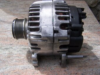 Alternátor Valeo 14V 140A 06F903023C - 2