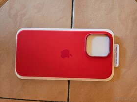 Iphone 14 pro max - červený Apple kryt - 2