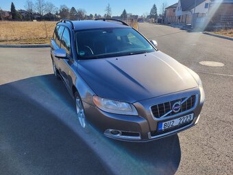 Volvo V70 2.4 D5 manuál - 2