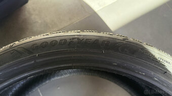 Zimní pneu Goodyear Ultragrip 235/35 R19 - zánovní - 2