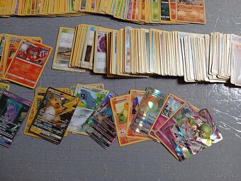 Prodám sadu asi 800 pokémon karet - 2