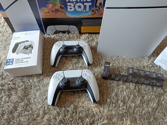 PS5 SLIM +2x ovladač +1 rok PS+PREMIUM +EA PLAY zár.5/2027 - 2