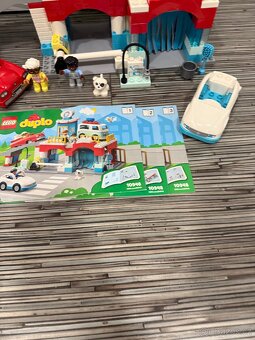 LEGO® DUPLO® 10948 Garáž a myčka aut - 2
