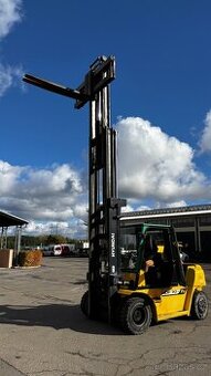 VZV Hyundai zdvih 7 tun diesel 6 válec Triplex Posuv - 2