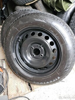 Prodám sadu zimních pneu plus plechové disky 185/65 R15 - 2