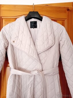 Kabát prošívaný Mohito v.36 béžový - 2