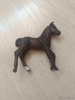 Schleich firurka koně Hříbě Storm z časopisu Horse club - 2
