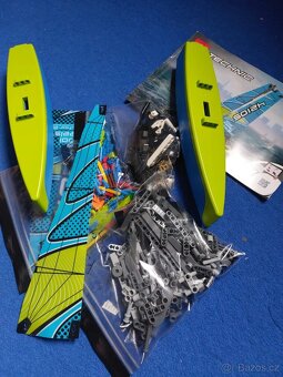 Katamarán LEGO 42105 - 2