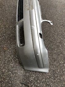 VW golf 4 přední nárazník stříbrný - 2