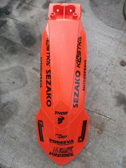 Prodám přední blatník na ktm sx, exc - 2